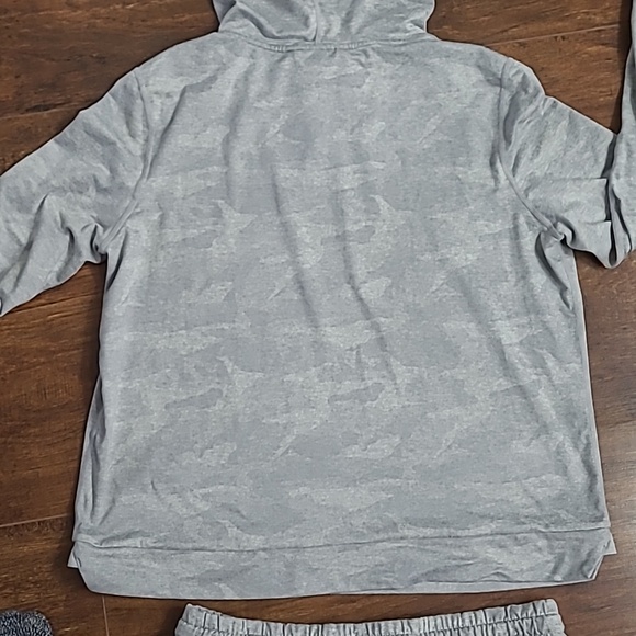 Vuori Halo Heather Gray Hoodie & Jogger Set Size M - Picture 11 of 11